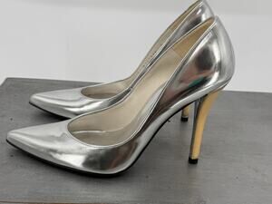 Stuart Weitzman Silver Metallic Leather Pointed Toe Pumps 4" Nude Heel Sz 7
